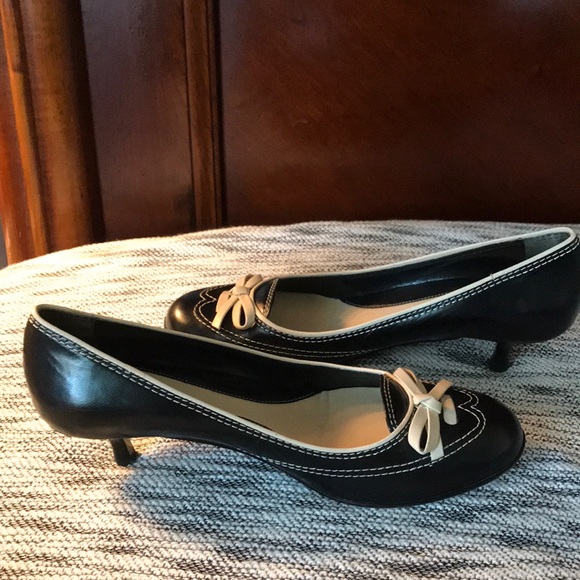 Cole Haan black and cream pumps - Picture 7 of 8